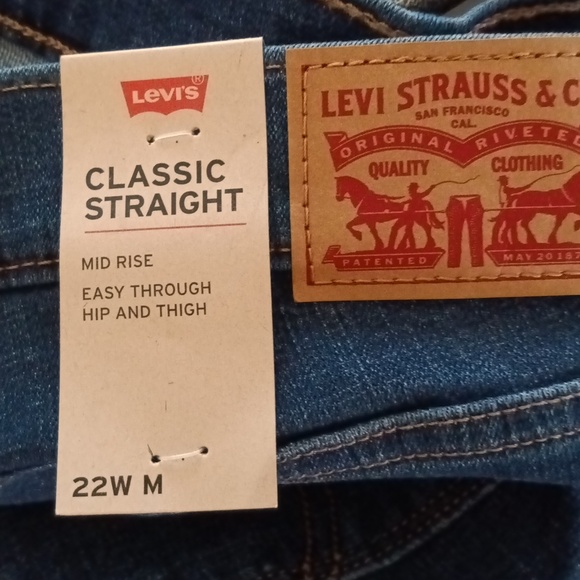 🆕Levi's Jeans CLASSIC STRAIGHT WOMEN'S JEANS Size 22W Medium Wash PLUS SIZE - Picture 1 of 8